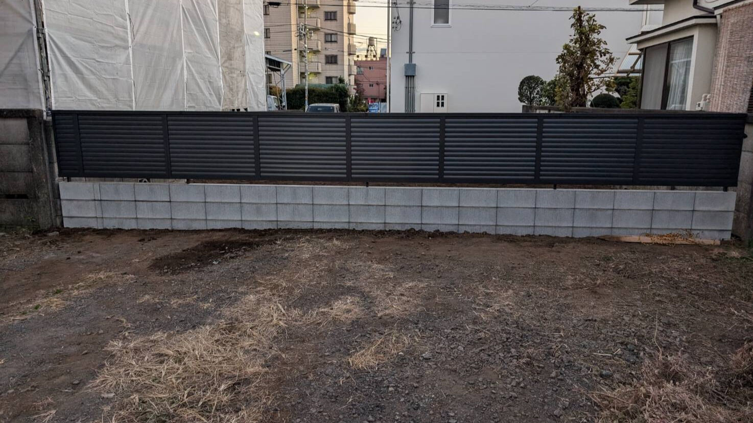 今回は～前回の万年塀撤去後にブロックを積む作業です✨