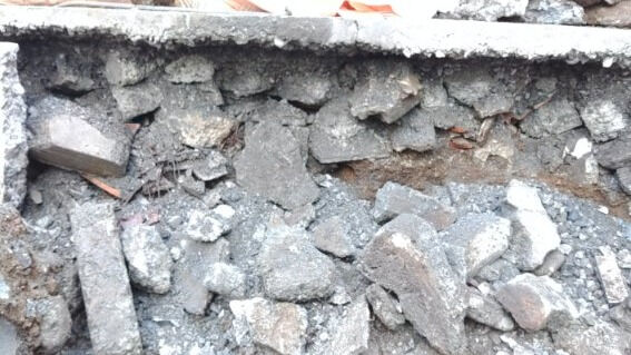今回は～青梅市吉野街道沿いの解体現場だよ🏗️