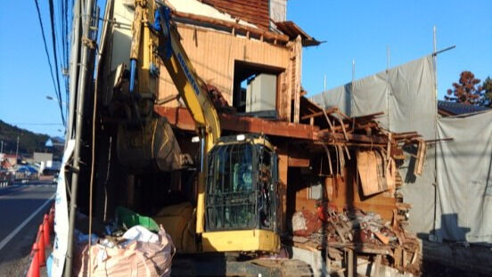 今回は～青梅市吉野街道沿いの解体現場だよ🏗️